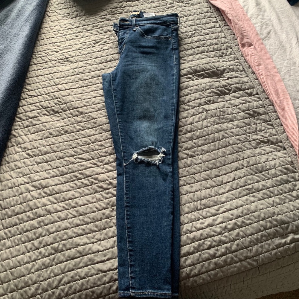 Levi’s 311 distressed Medium Wash Jean